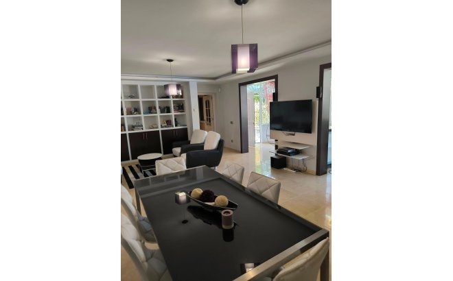 Resale - Villa -
Torrevieja - La Siesta