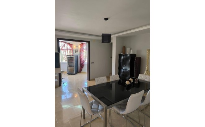 Resale - Villa -
Torrevieja - La Siesta