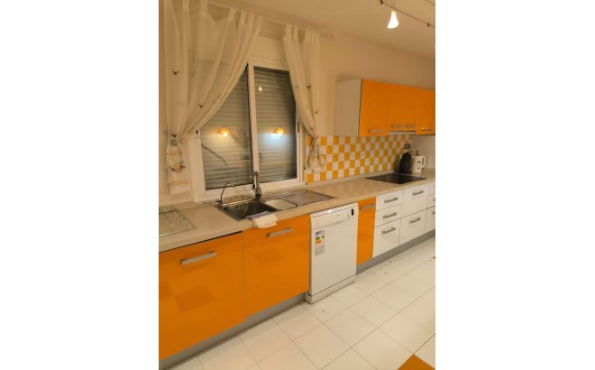 Resale - Villa -
Torrevieja - La Siesta