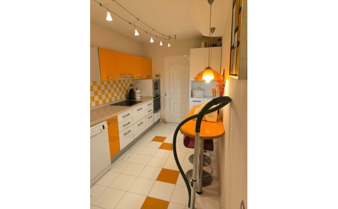 Resale - Villa -
Torrevieja - La Siesta