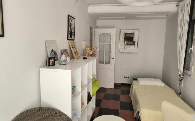 Resale - Villa -
Torrevieja - La Siesta