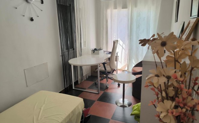 Resale - Villa -
Torrevieja - La Siesta