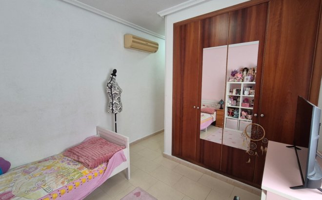 Resale - Villa -
Torrevieja - Costa Blanca