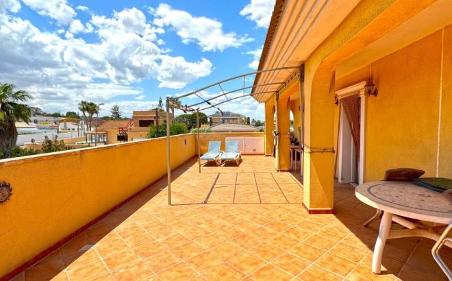 Resale - Villa -
Torrevieja - Costa Blanca