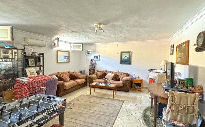 Resale - Villa -
Torrevieja - Costa Blanca