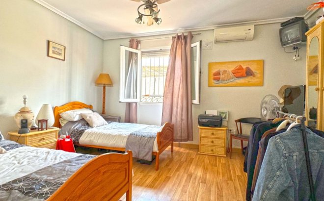 Resale - Villa -
Torrevieja - Costa Blanca