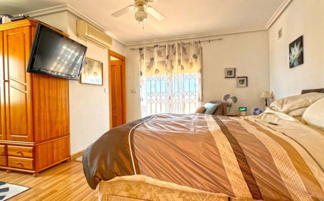 Resale - Villa -
Torrevieja - Costa Blanca