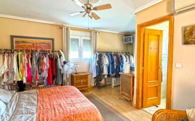 Resale - Villa -
Torrevieja - Costa Blanca