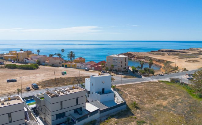Resale - Villa -
Torrevieja - Rosaleda