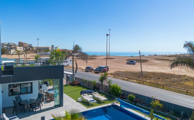 Resale - Villa -
Torrevieja - Rosaleda