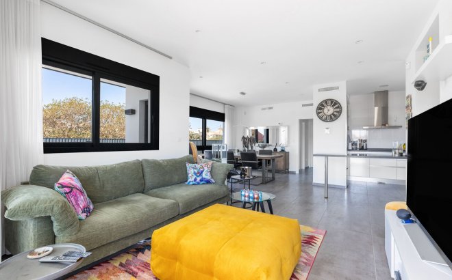 Resale - Villa -
Torrevieja - Rosaleda