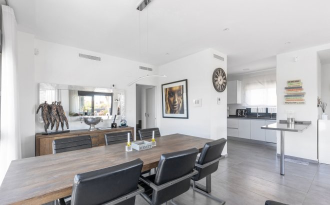 Resale - Villa -
Torrevieja - Rosaleda