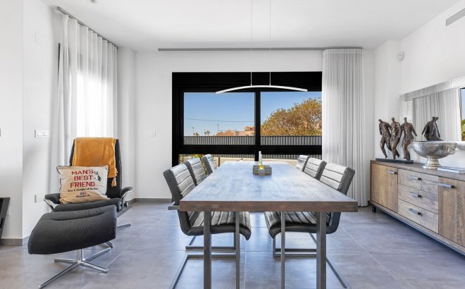 Resale - Villa -
Torrevieja - Rosaleda