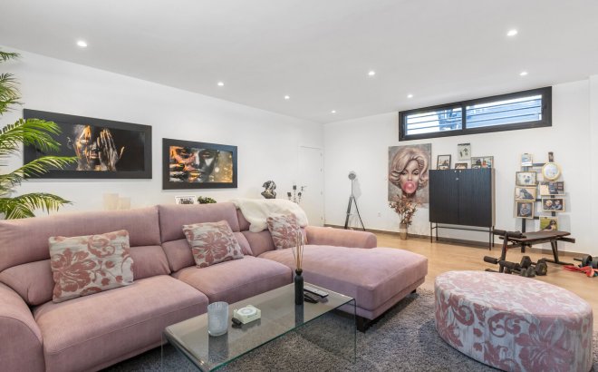 Resale - Villa -
Torrevieja - Rosaleda