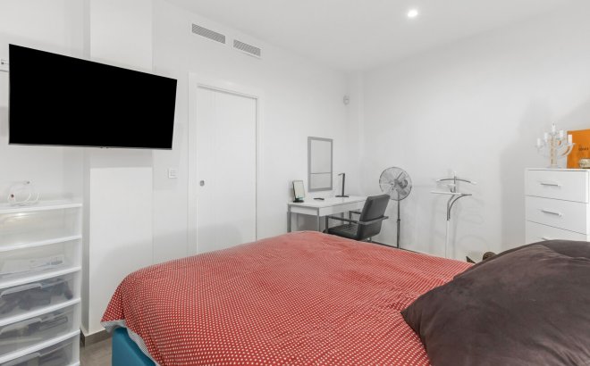 Resale - Villa -
Torrevieja - Rosaleda