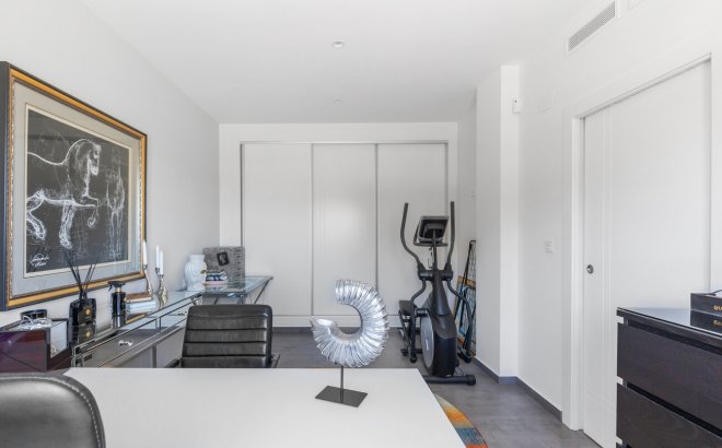 Resale - Villa -
Torrevieja - Rosaleda