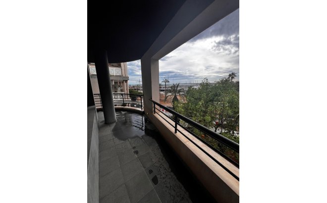 Herverkoop - Appartement -
Torrevieja - Centro - Muelle Pesquero