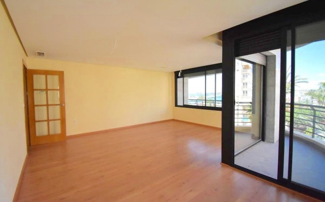 Herverkoop - Appartement -
Torrevieja - Centro - Muelle Pesquero