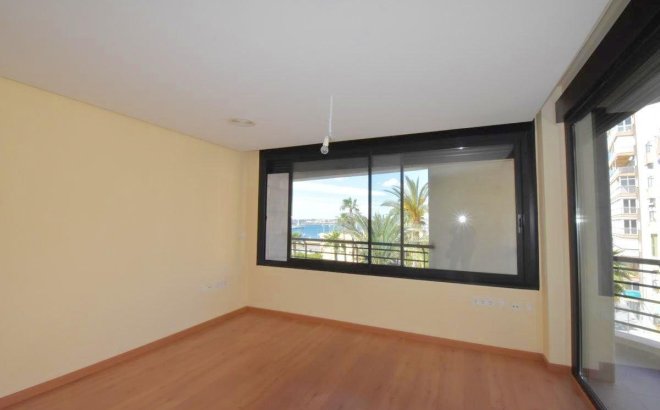 Herverkoop - Appartement -
Torrevieja - Centro - Muelle Pesquero