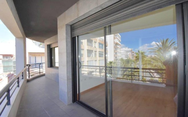 Herverkoop - Appartement -
Torrevieja - Centro - Muelle Pesquero