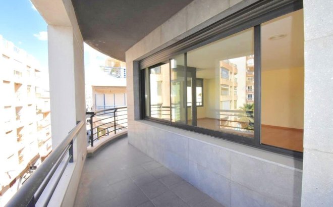Herverkoop - Appartement -
Torrevieja - Centro - Muelle Pesquero