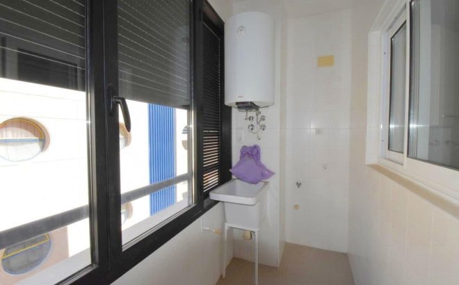 Herverkoop - Appartement -
Torrevieja - Centro - Muelle Pesquero