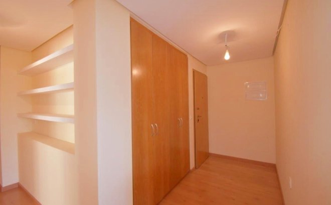 Herverkoop - Appartement -
Torrevieja - Centro - Muelle Pesquero