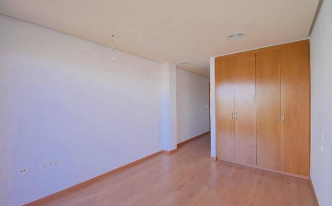 Herverkoop - Appartement -
Torrevieja - Centro - Muelle Pesquero