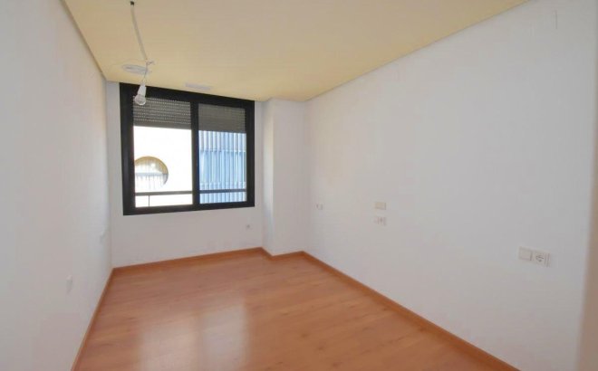 Herverkoop - Appartement -
Torrevieja - Centro - Muelle Pesquero