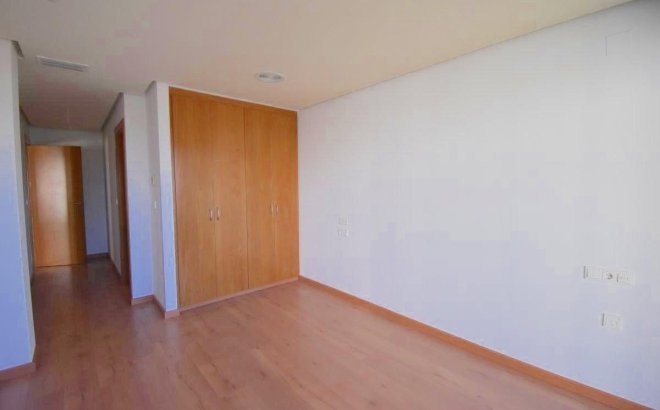 Herverkoop - Appartement -
Torrevieja - Centro - Muelle Pesquero