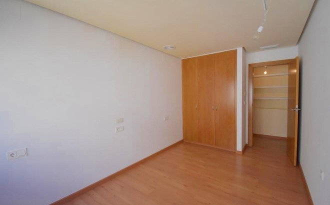 Herverkoop - Appartement -
Torrevieja - Centro - Muelle Pesquero