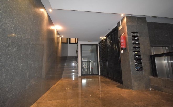 Herverkoop - Appartement -
Torrevieja - Centro - Muelle Pesquero