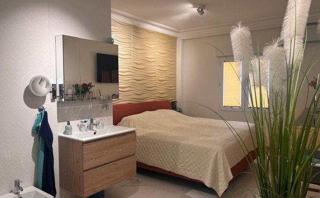 Resale - Apartment -
Torrevieja