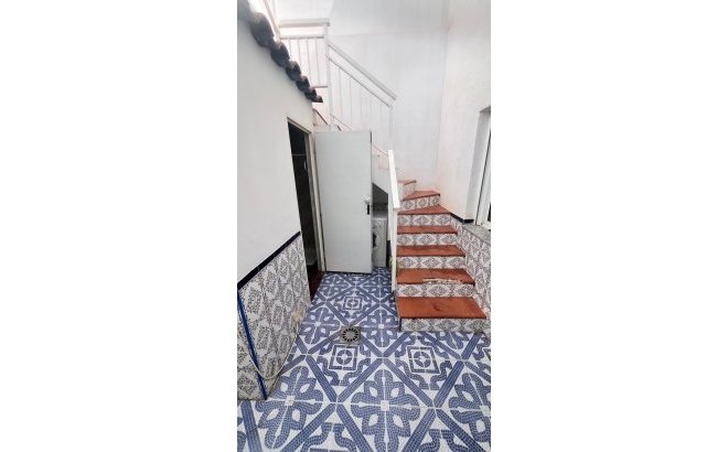 Resale - Town House -
Torrevieja - Estacion De Autobuses