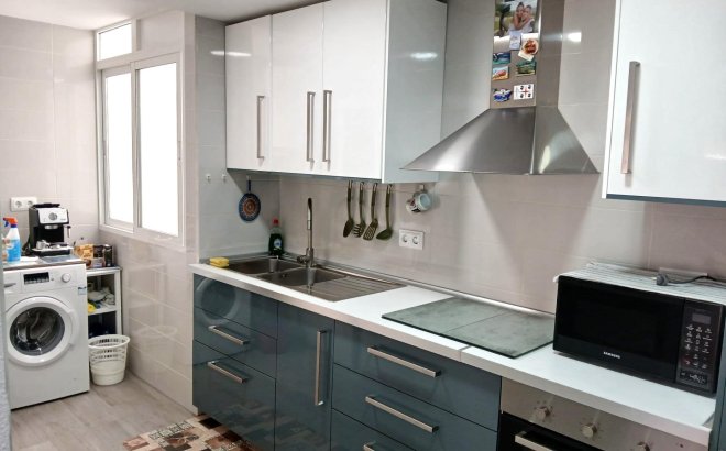 Herverkoop - Appartement -
Torrevieja - Playa del Cura