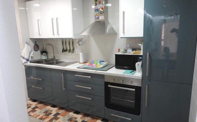 Herverkoop - Appartement -
Torrevieja - Playa del Cura