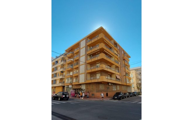 Herverkoop - Appartement -
Torrevieja - Playa del Cura