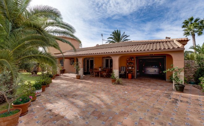 Resale - Villa -
Torrevieja - San Luis
