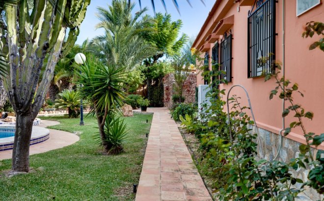 Resale - Villa -
Torrevieja - San Luis