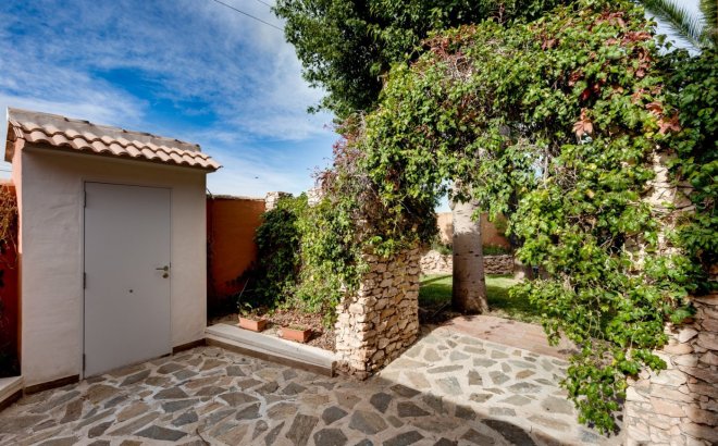 Resale - Villa -
Torrevieja - San Luis