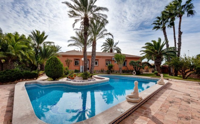 Resale - Villa -
Torrevieja - San Luis