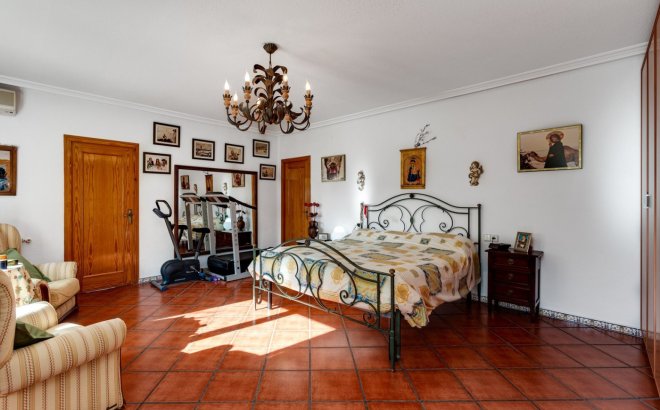 Resale - Villa -
Torrevieja - San Luis