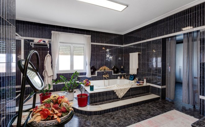 Resale - Villa -
Torrevieja - San Luis