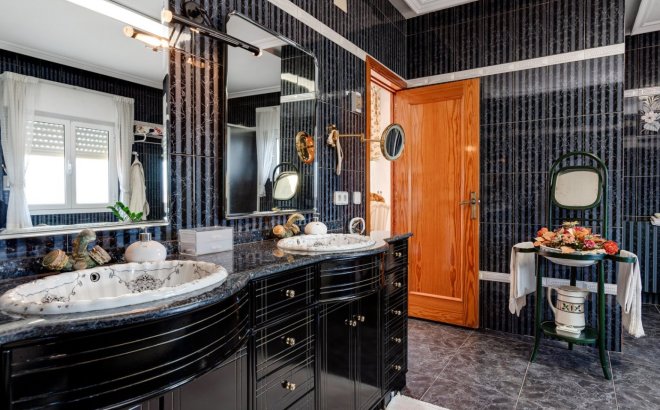 Resale - Villa -
Torrevieja - San Luis