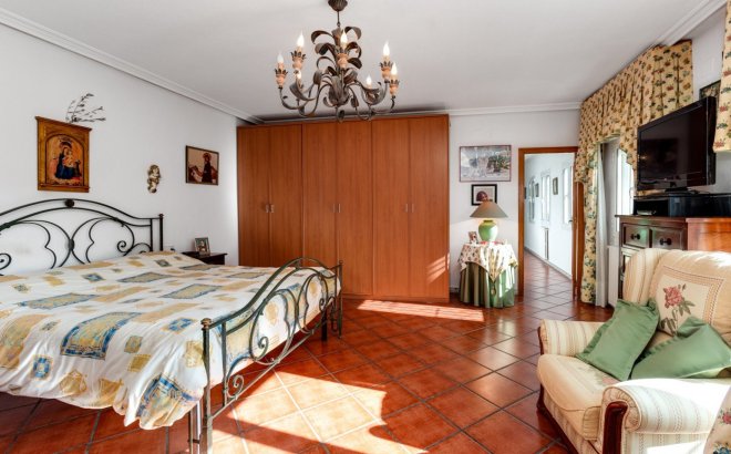 Resale - Villa -
Torrevieja - San Luis