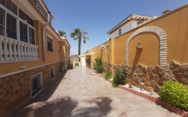 Resale - Villa -
Torrevieja - Aguas Nuevas