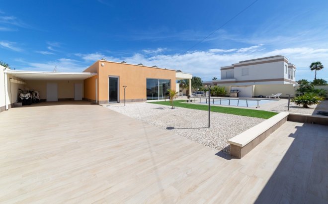 Resale - Villa -
Torrevieja - Costa Blanca