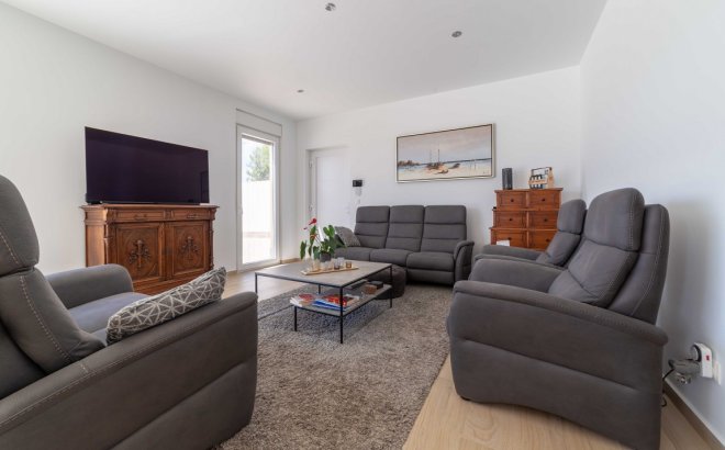 Resale - Villa -
Torrevieja - Costa Blanca