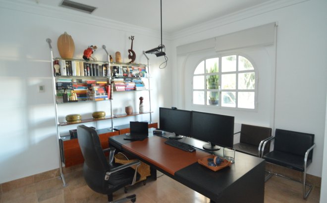 Resale - Villa -
Torrevieja - Costa Blanca