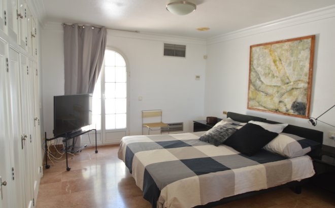 Resale - Villa -
Torrevieja - Costa Blanca